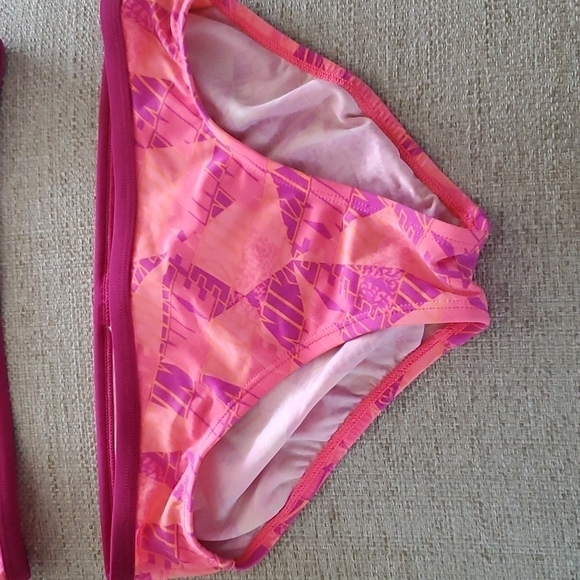 NIKE two pc swimsuit 🩱👙🏊‍♀️ - Picture 3 of 4